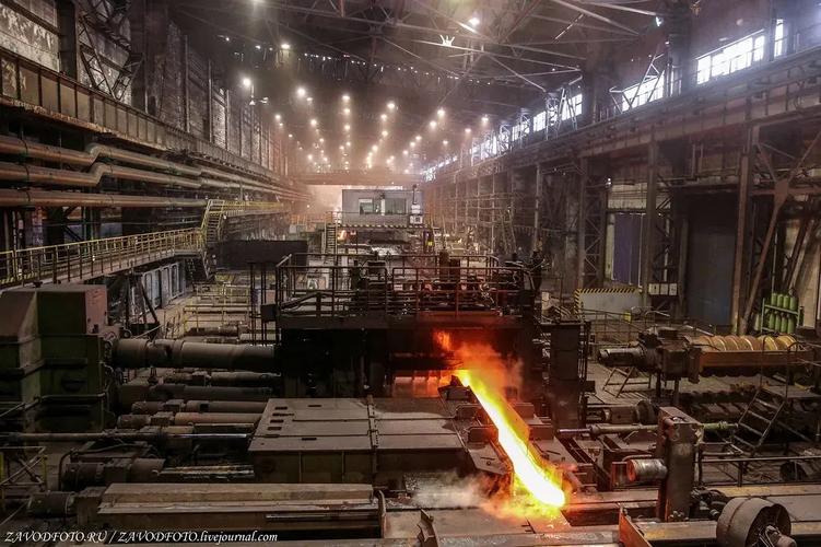 约瑟夫&middot;朱加什维利:库兹涅茨克.库兹涅茨克冶金工厂建筑工程